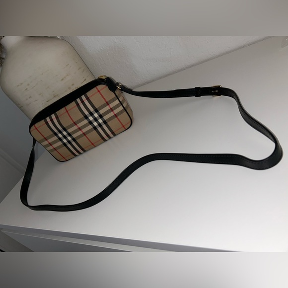Burberry small vintage bag. - Picture 2 of 4